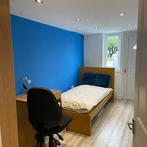 One Bedroom In Spacious Bungalow, Free Parking & Private Entrance Homestay