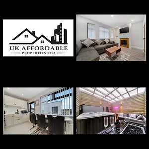 Ardoyne 'sleeping 4 Guests' Villa Belfast