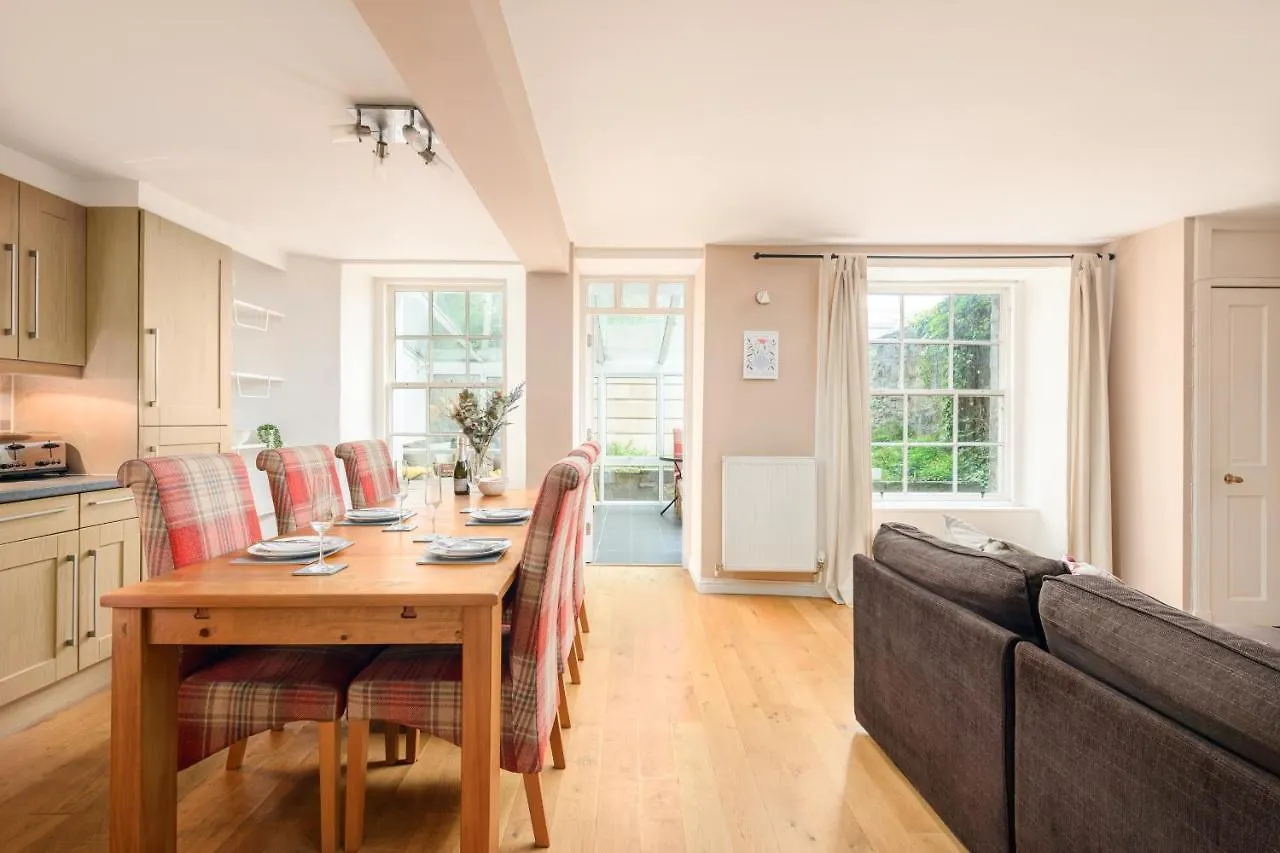2Br New Town Garden Apartment Edinburgh 0*,  United Kingdom